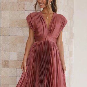 Harper & Lane Stella - Pleated Maxi Dress Rose Size L
